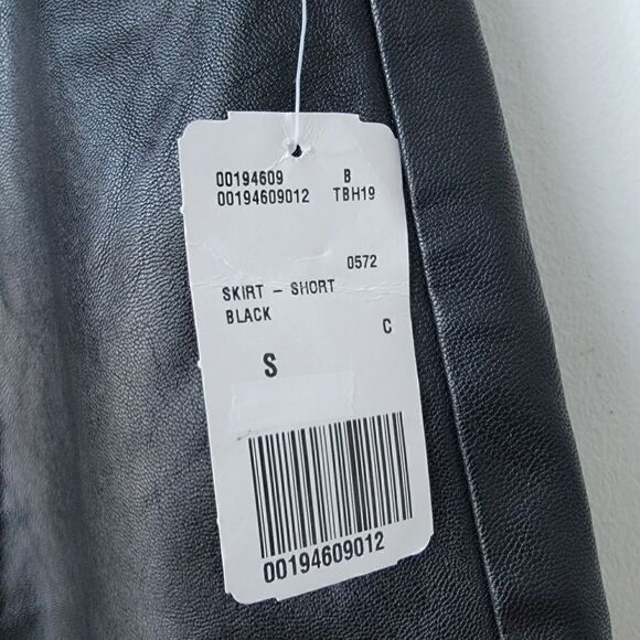 NWT FOREVER 21 Faux Leather Front Zip Belted Mini Skirt Black Size Small - Picture 4 of 6